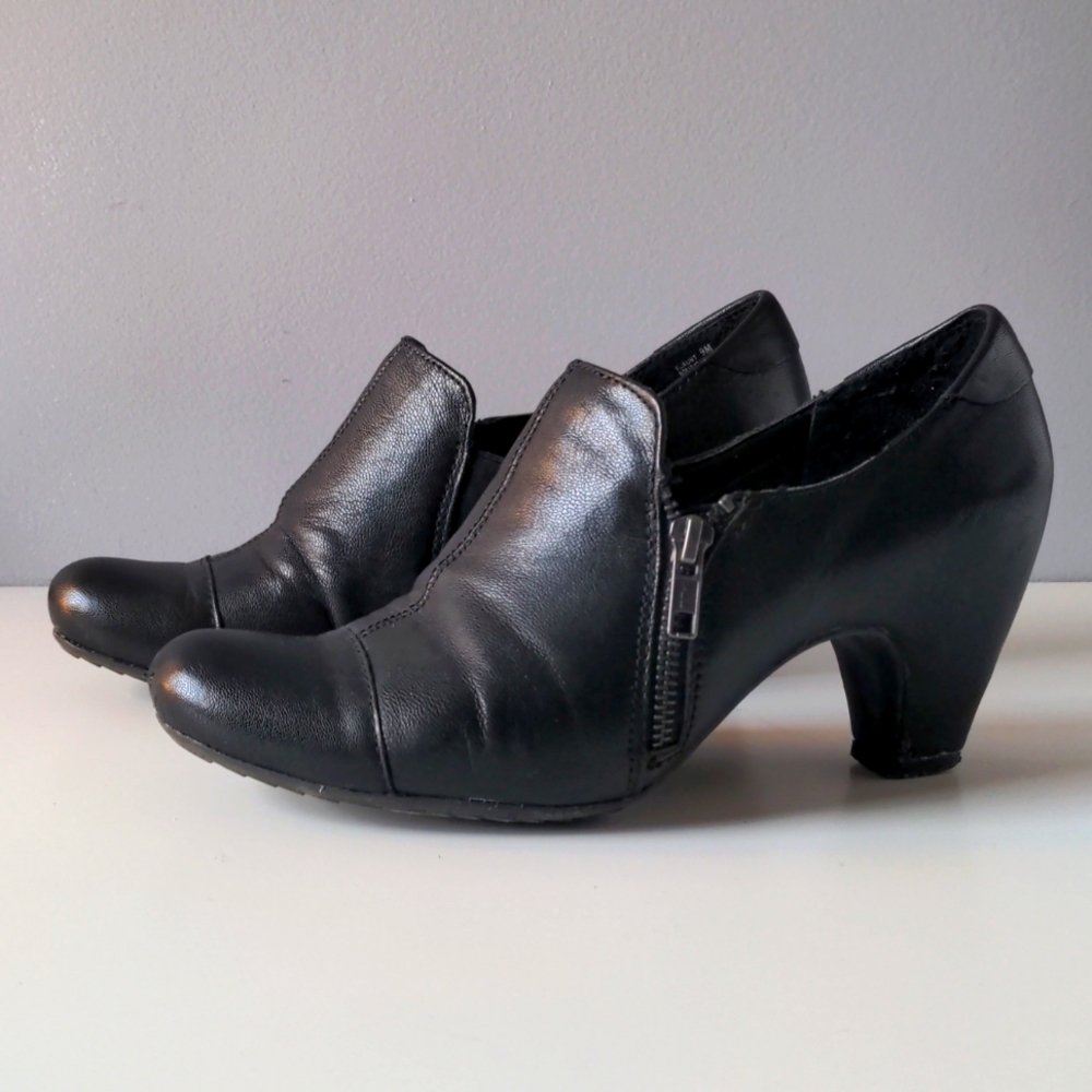 BareTraps Flaunt Black Leather Low Heel Ankle Boots Shoes